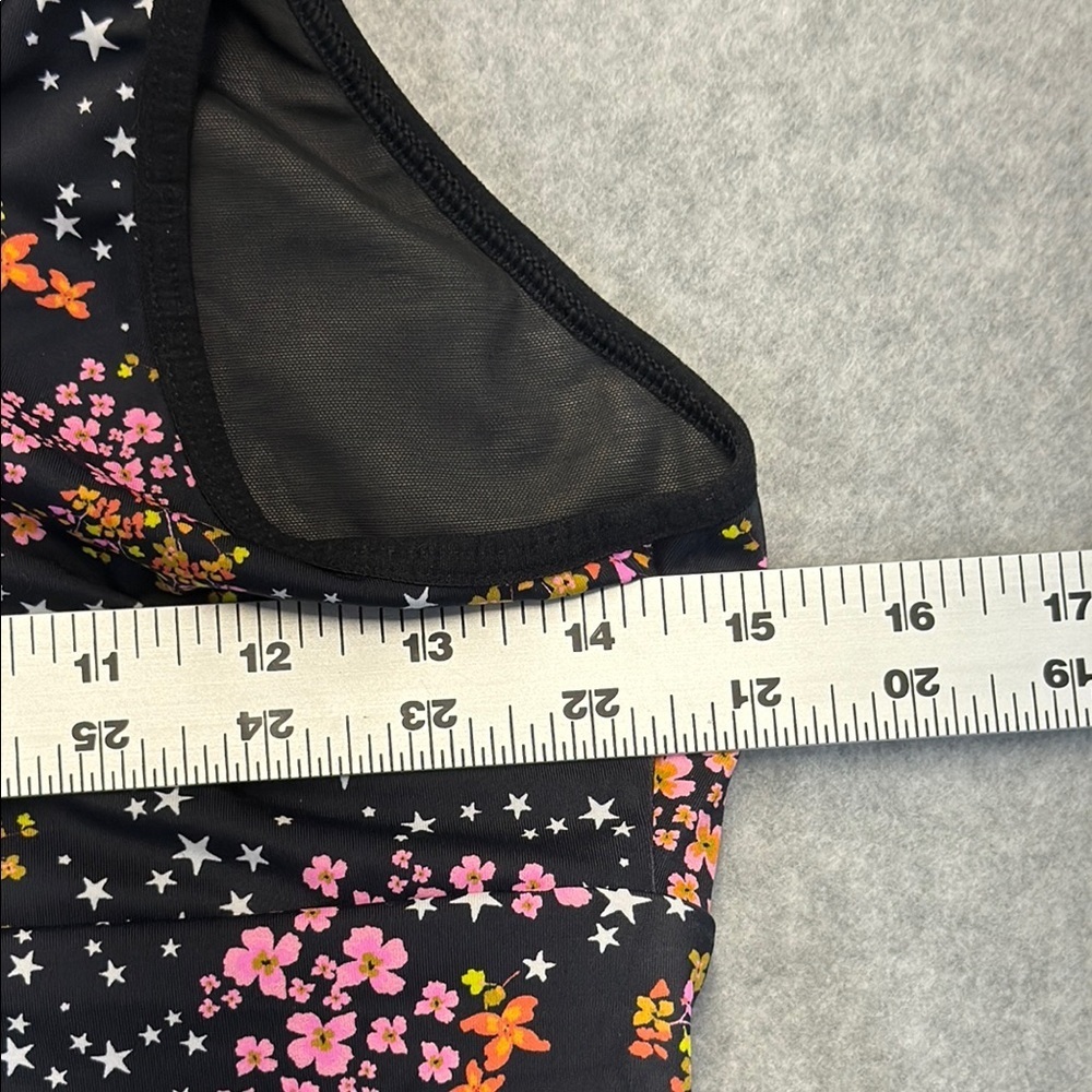 Victoria's Secret Black Floral Sports Bra - Picture 5 of 7